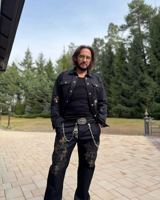 С новым стилем Стас Михайлов заметно помолодел | Источник: stas_mihailoff / Instagram (экстремистская организация, деятельность запрещена на территории РФ)