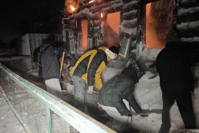 Ural Teenagers Help Put Out Fire in Pensioner's House