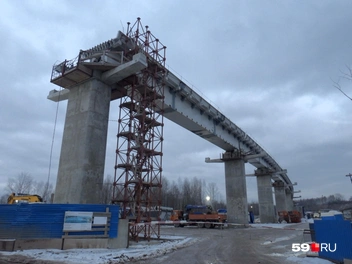Дальше в сторону Горнозаводской линии уже собрано несколько пролётов | Источник: Кирилл Хафизов / 59.RU
