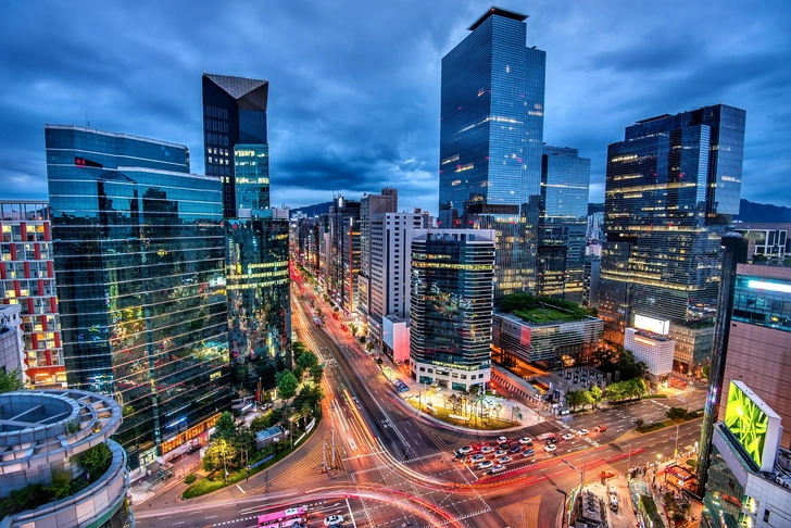 Площадь Каннам (Gangnam) в Сеуле, Южная Корея. Страна признана одной из первых в мире по готовности системы образования к будущему | Источник: sayan uranan/Shutterstock/Fotodom.ru