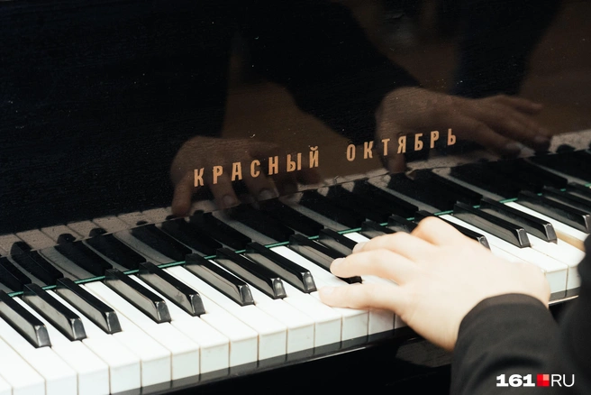Мероприятие сопровождала живая музыка | Источник: Евгений Вдовин / 161.RU