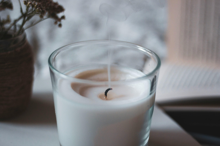 Как удалить остатки восковой свечи из стакана: 4 простых лайфхака