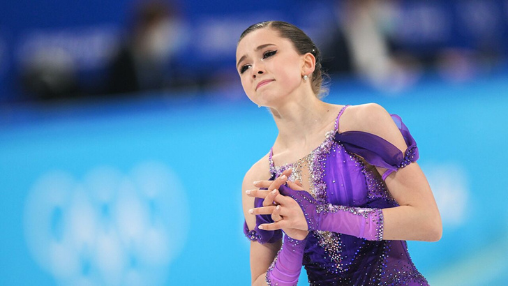 Аплодирует вся Россия: Камила Валиева блестяще исполнила короткую программу и заняла первое место
