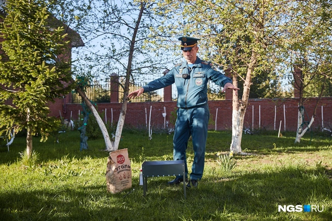 Жарить шашлыки можно на своём участке, но с соблюдением правил | Источник: Александр Ощепков / NGS.RU