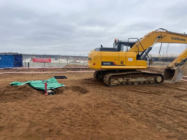 Молодой водитель экскаватора насмерть задавил монтажника на стройке мегазавода в Ленобласти | Источник: Прокуратура Ленинградской области