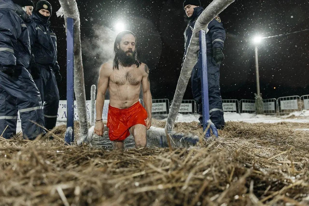 «Как заново родился!»: побывали на крещенских купаниях в Тюмени — эмоциональный репортаж