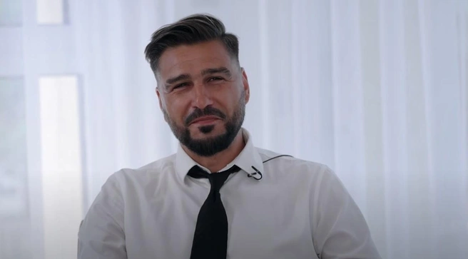 Сейчас уроженец Тюменской области живет на Кипре | Источник: youtube.com/ «Скажи Гордеевой»