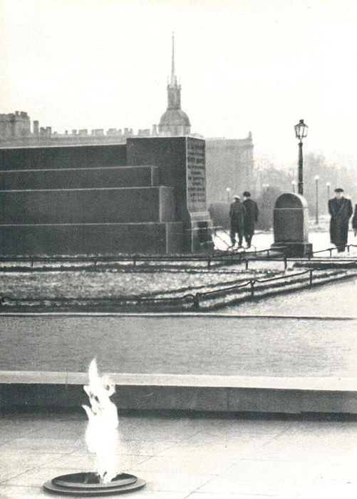 Вечный огонь на Марсовом поле. 1957 год | Источник: Царицын луг — Марсово поле на Citywalls.ru
