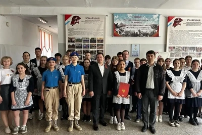 В школе №52 и детском саду №101 открыли патриотические объекты