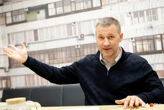 Алексей Свалов считает, что самокатчики, в первую очередь юные, стали главной причиной хаоса и травматизма на тротуарах. | Источник: Владислав Лоншаков / E1.RU