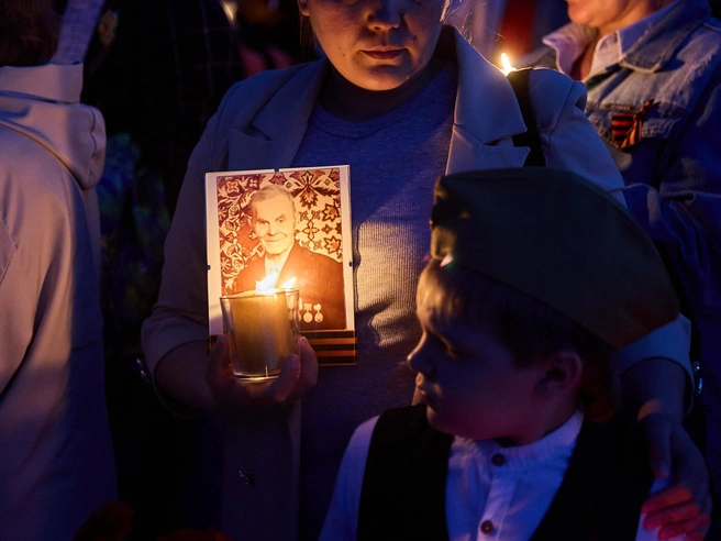«Свечи памяти» загорелись и в других районах города | Источник: Александр Ощепков / NGS.RU