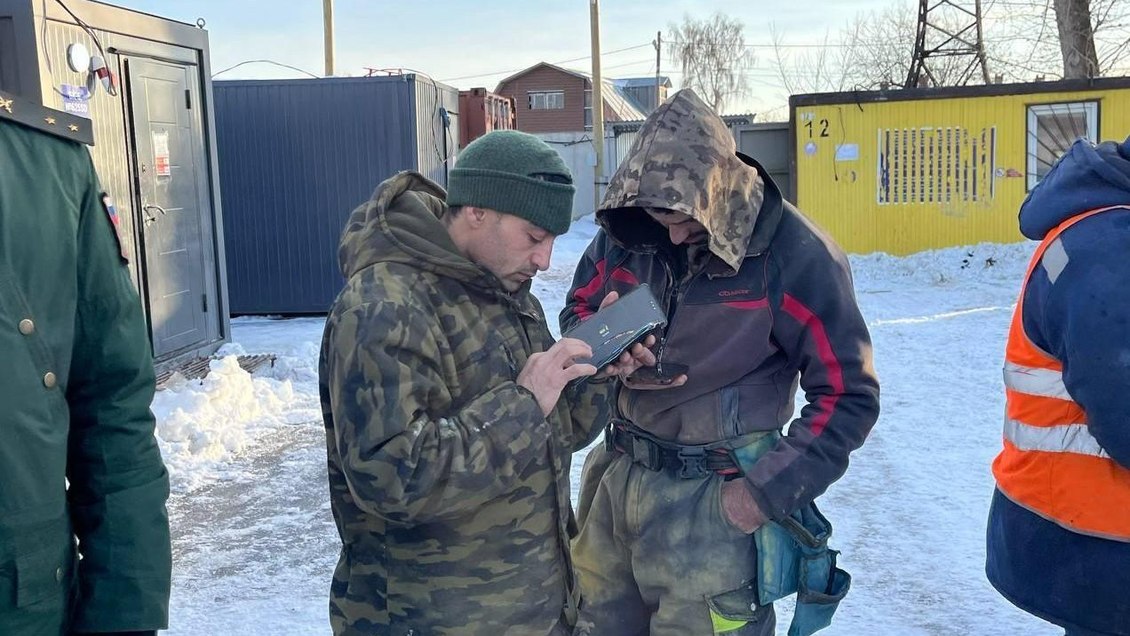 С рынков и из кафе — в военкомат. Силовики в Тюмени ищут уклонистов среди мигрантов