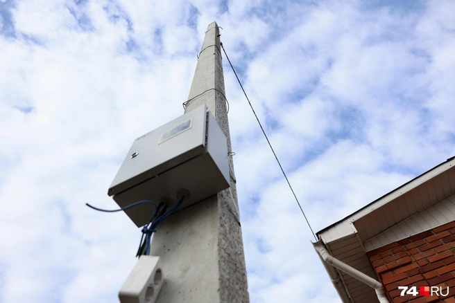 К новым домам сейчас ставят отдельные опоры и выводят на них автоматику | Источник: Наталья Лапцевич