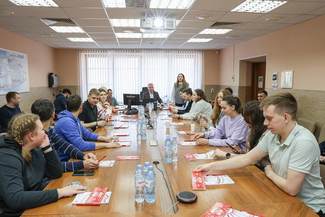 Алексей Пермяков приветствует специалистов ПНИПУ | Источник: «ОДК-Авиадвигатель»