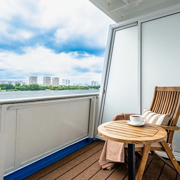 Из некоторых номеров есть выход на балкон | Источник: «Созвездие» / s-cruises.com