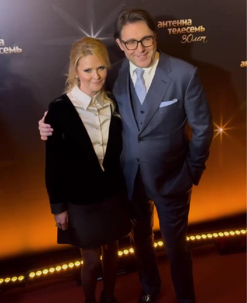 Андрей Малахов, Екатерина Стриженова, Валерия и другие: кто из звезд российского шоу-бизнеса посетил юбилей «Антенны-Телесемь» со своей второй половинкой