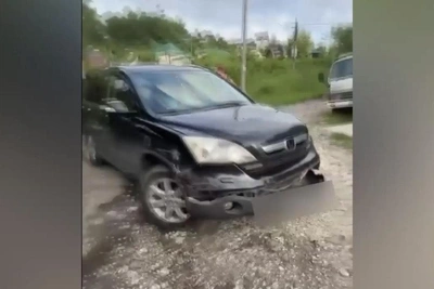 Пьяный пенсионер в Сочи врезался в забор и скрылся