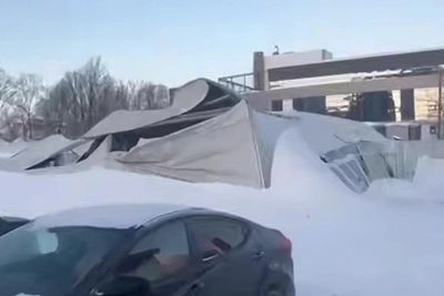 В Уфе обрушился ангар у Дворца борьбы