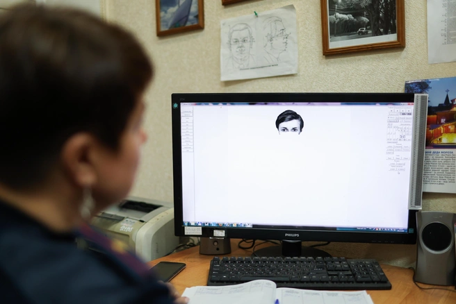 Пока видно только стрижку и глаза, кажется, что всё не так плохо | Источник: Евгений Софийчук / NGS55.RU