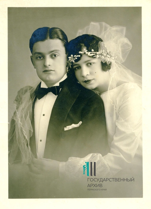Анатолий и Леля Жеденовы в день их свадьбы, февраль 1926 года | Источник: Госархив Пермского края 