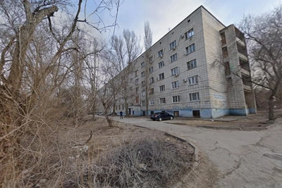 В Волгограде студент выпал из окна общежития