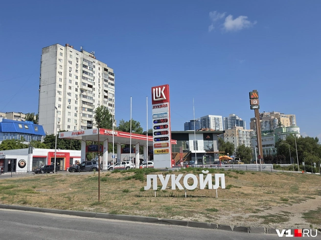 Лимит на отпуск топлива ввели утром 1 августа | Источник: Константин Завриков / V1.RU