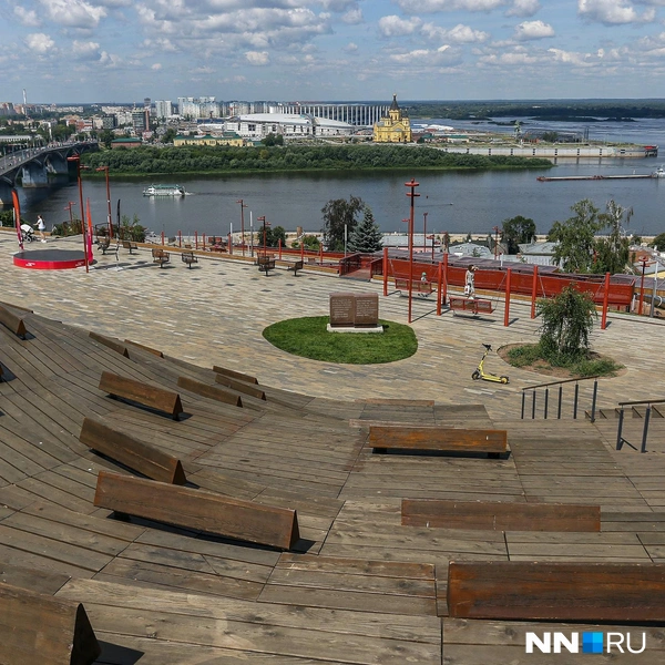 Каскады пространства расположены вдоль набережной Федоровского | Источник: Наталья Бурухина / NN.RU