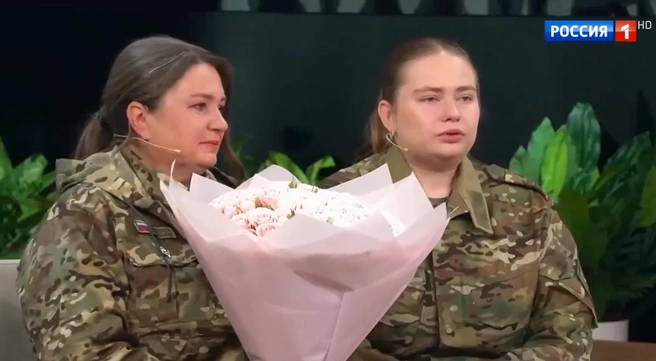 На шоу Галина встретилась с дочерью, которую на 1 день отпустили с фронта  | Источник: «Россия 1»
