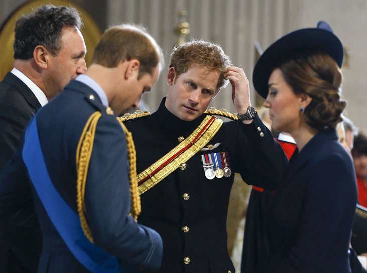 Принцы Уильям и Гарри и герцогиня Кэтрин во время службы, 13 марта 2015