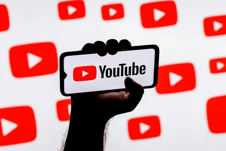 Видеохостинг YouTube теперь просит подтверждать возраст | Источник: Sergei Elagin/Shutterstock/Fotodom.ru