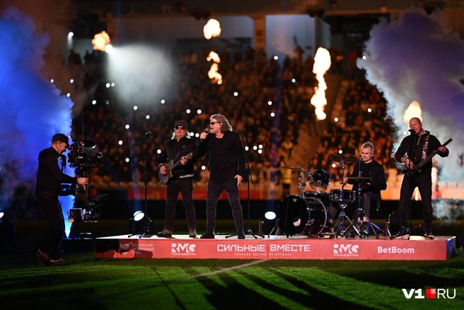 «СерьГа» просто зажгла стадион | Источник: Владислав Головня / V1.RU