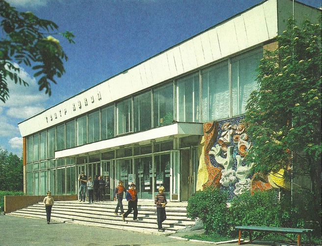 Театр всегда помнили по панно — кажется, что это утерянное советское прошлое | Источник: «Горизонты Тюмени». Издательство «Советская Россия» 1990 г. Фото В. И. Панова
