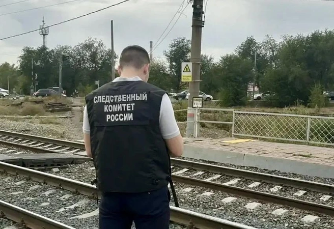 Под Оренбургом грузовой поезд насмерть сбил женщину | Источник: Центральное МСУТ СКР / Max