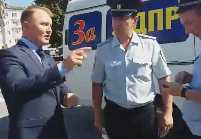 Видео: депутат Госдумы Шерин проводит ликбез для полиции | ya62.ru