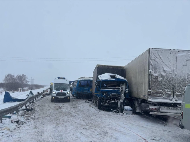 В ДТП участвовали несколько машин  | Источник: Омская полиция / Telegram 