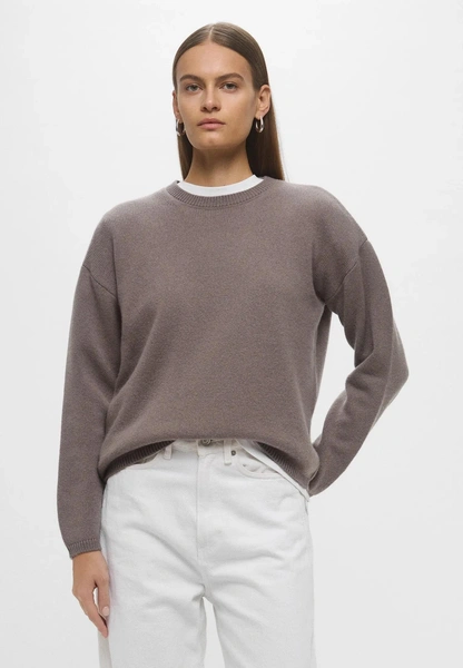 Какой он — идеальный базовый свитер: 33 лучших варианта у российских брендов Какой он — идеальный базовый свитер: 33 лучших варианта у российских брендов