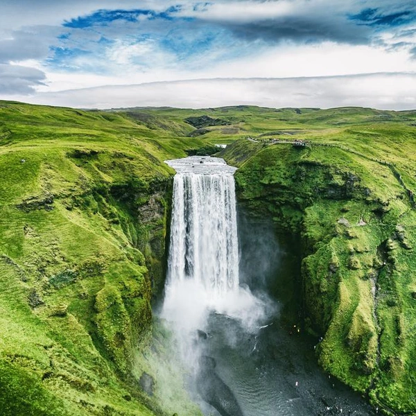 Водопад Скогафосс | Источник: maridav via Shutterstock/Fotodom.ru