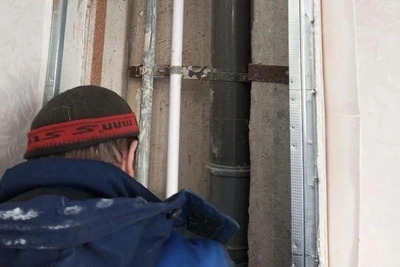 Жители Екатеринбурга полгода сидели без воды из-за соседей