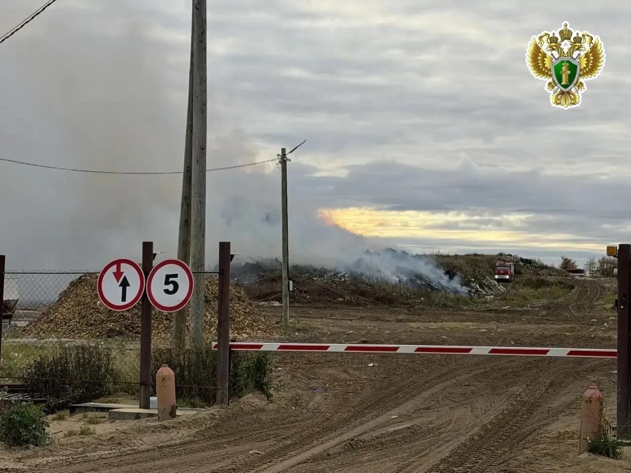 В Нарьян-Маре горит полигон с отходами