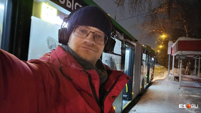 Даниилу повезло: автобус ждал его на остановке, а не наоборот | Источник: Даниил Румянцев / E1.RU