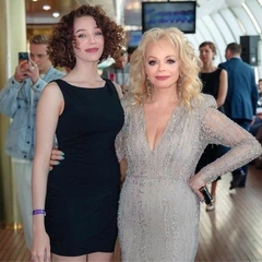 «Сердце никак не может принять»: Долина показала редкое фото с Юлией Началовой