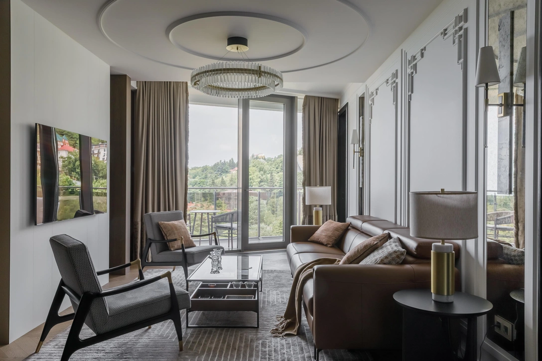 Латунь, дерево и кварцит: посмотрите квартиру 84 м² в стиле современной классики в Сочи | Источник: Михаил Чекалов