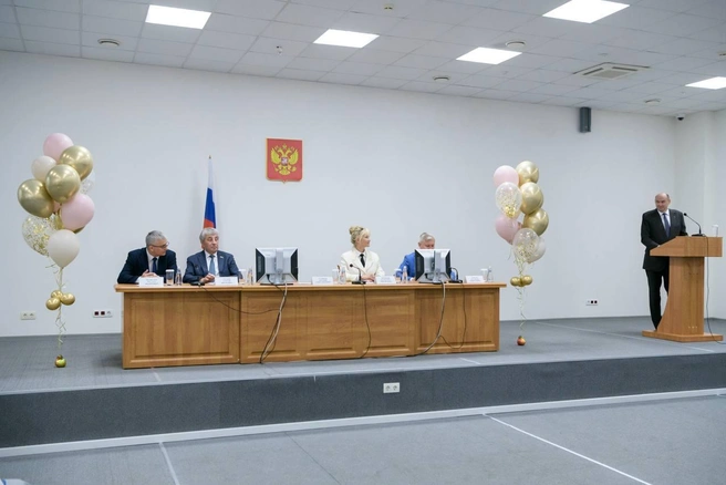 Валентину Штырник поздравил Евгений Солнцев | Источник: правительство Оренбургской области