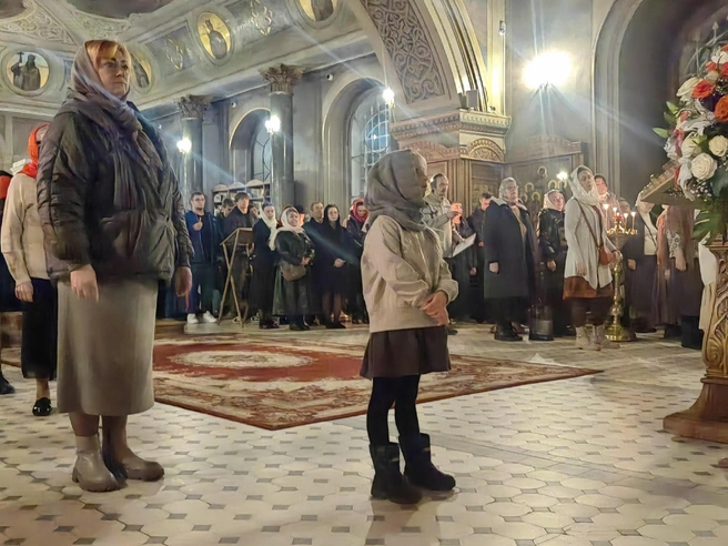 На службу приходили с детьми | Источник: Кристина Мельникова / YA62.RU