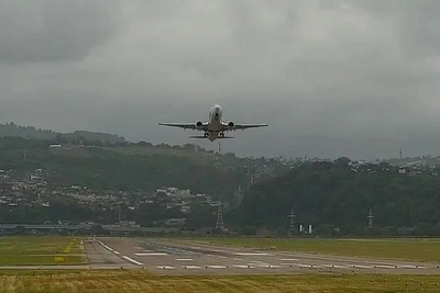 Из-за непогоды в Сочи пять самолетов сели на запасных аэродромах