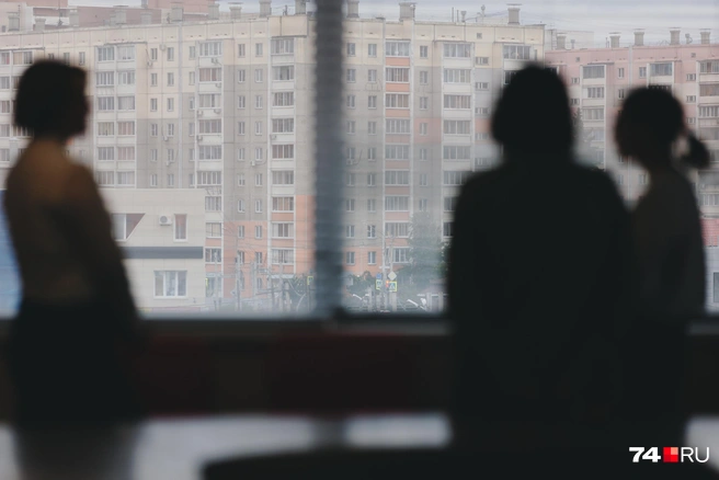 Коллеги Оксаны в ответ на просьбу рассказать что-то о ней только пожимали плечами. И лишь одна вспоминала про ее нетипично торжественный вид незадолго до исчезновения | Источник: Дарья Пона