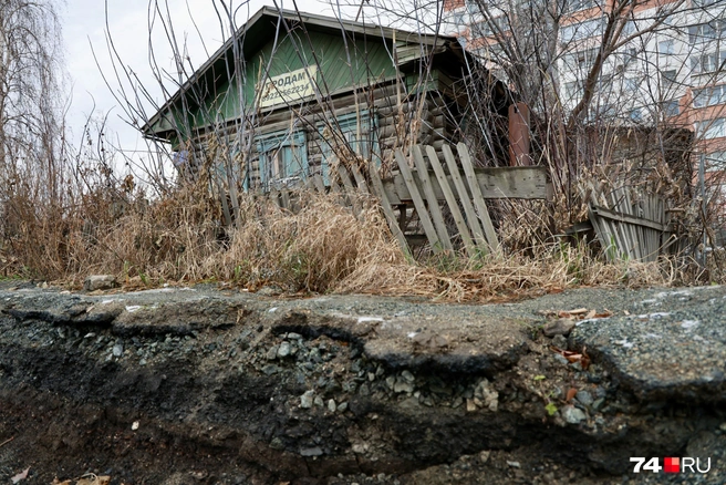 Желающие купить этот дом, конечно, вряд ли отыщутся | Источник: Михаил Шилкин