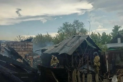 Двое погибли при пожаре в частном доме в Бийске