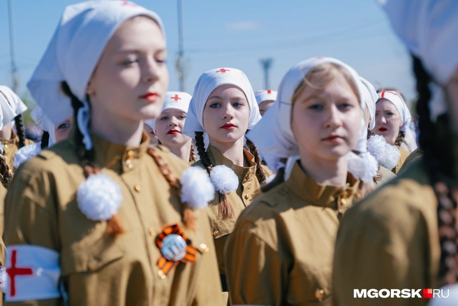 В параде сегодня было задействовано много молодежи | Источник: Даниил Пономаренко / MGORSK.RU