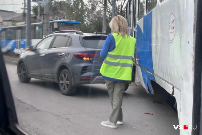 Вагоны не могут проехать ни в депо, ни в Жилгородок | Источник: читатели V1.RU